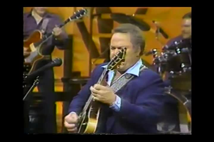 Sudzin Country: Roy Clark performs